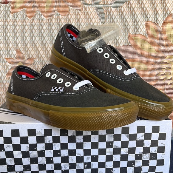 Vans Men’s Skate Authentic
Raven/Gum
VNOA5FC8241
Sneakers - athletic shoes - Picture 5 of 16